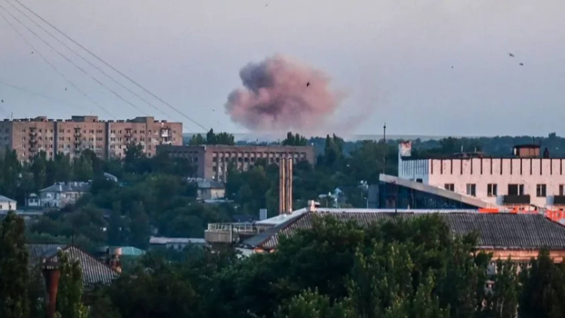 تصاعد أعمدة الدخان في كييف