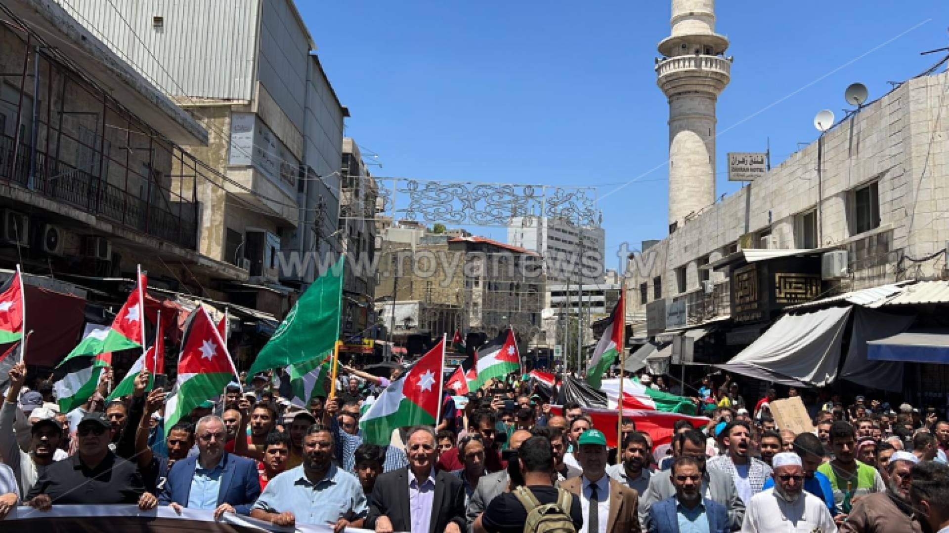 جانب من المسيرة في وسط البلد بعمان دعما لصمود جنين