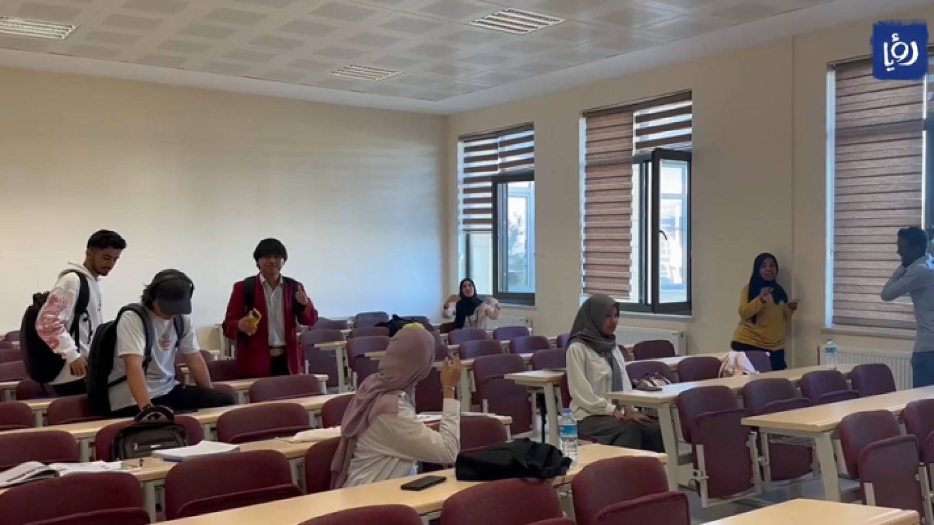 طلبة عرب وأجانب