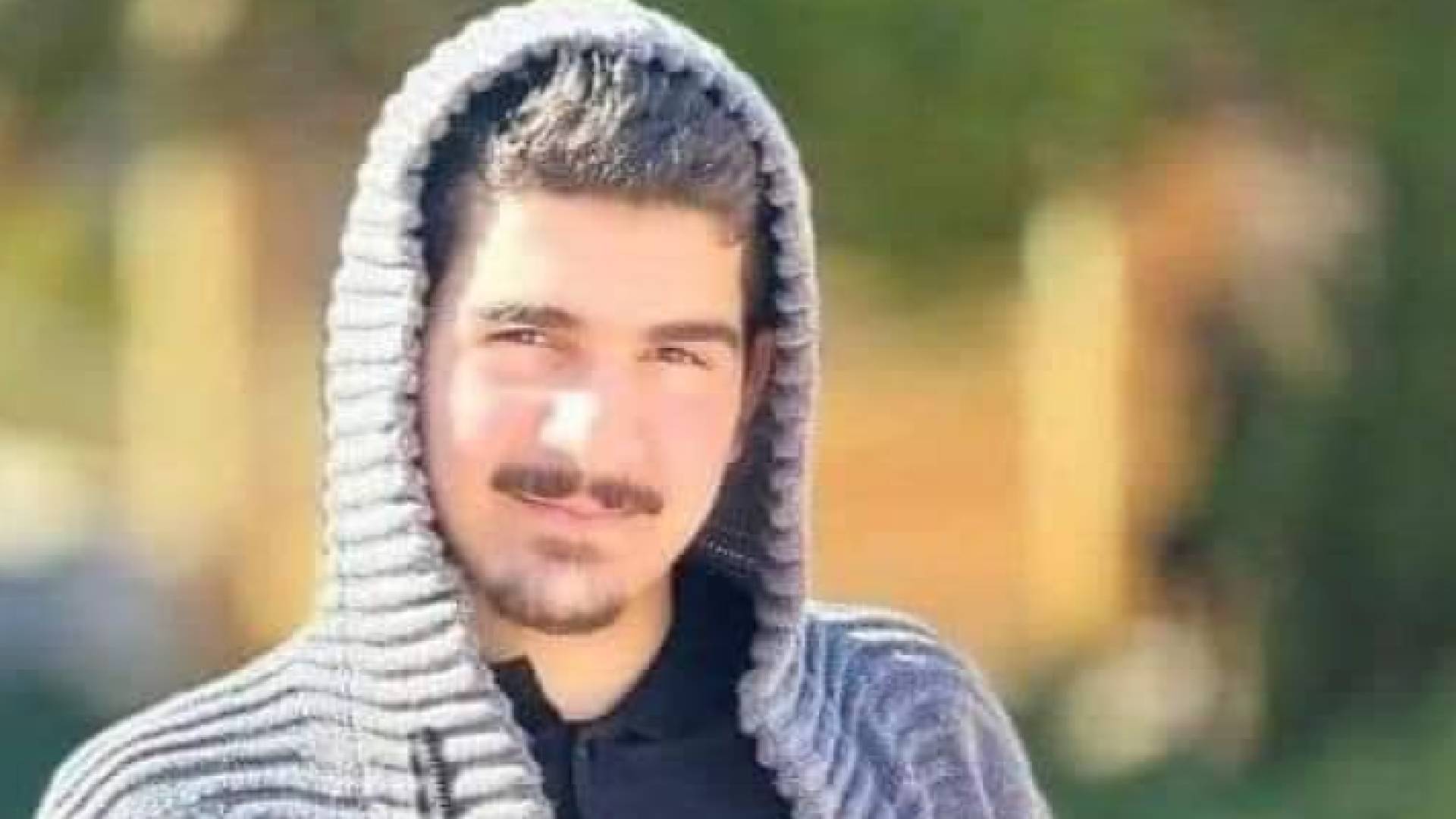 الطالب عمر النابلسي الذي أتم كتابة القرآن الكريم بيده