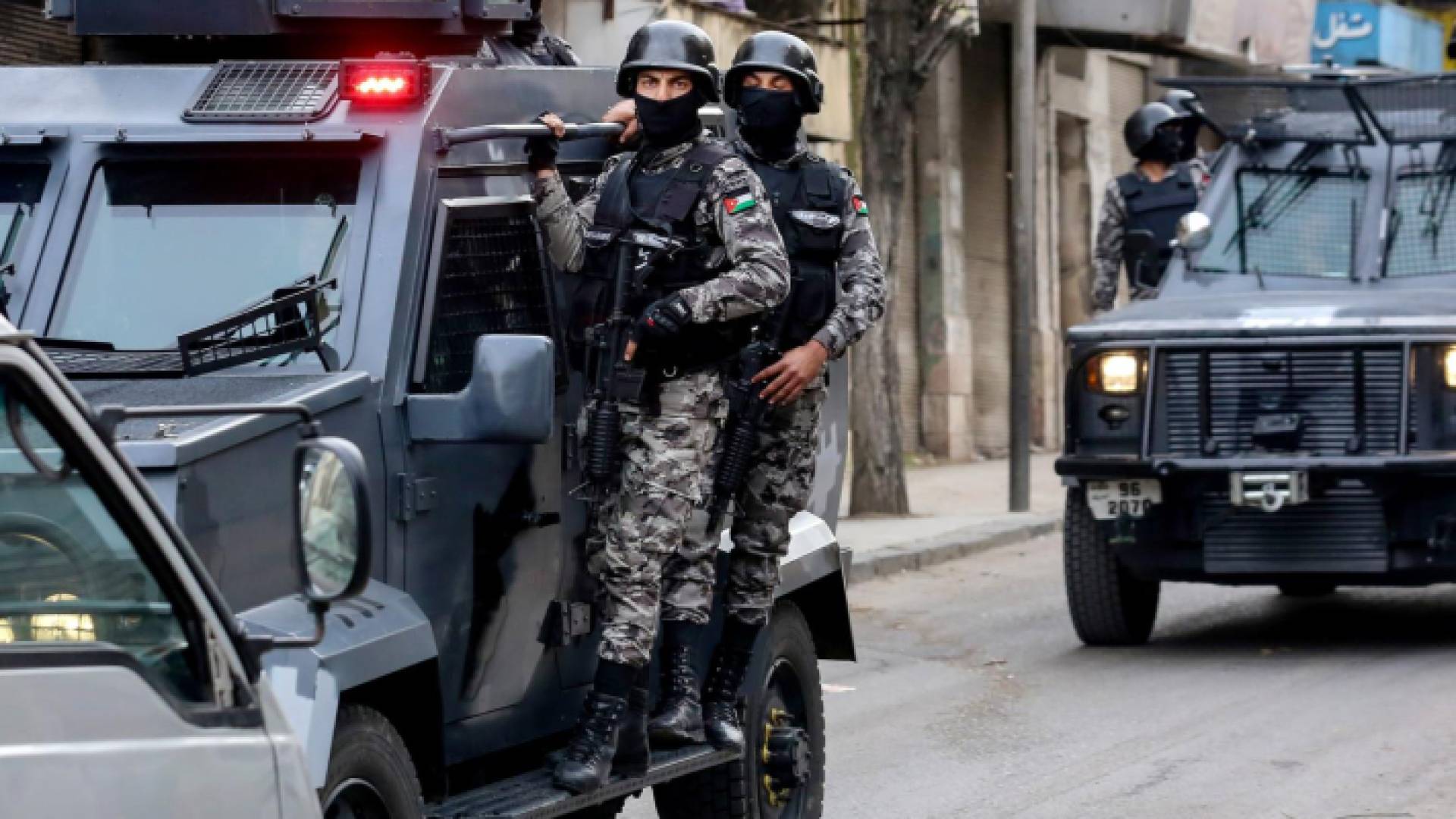 مجموعة من أبناء الأجهزة الأمنية