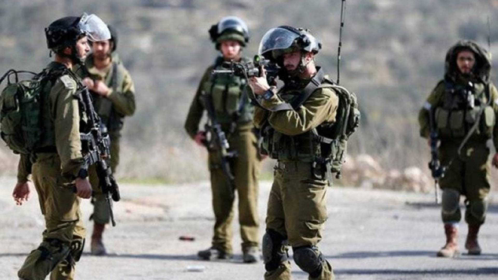 قوات الاحتلال تطلق النار صوب الفلسطينيين