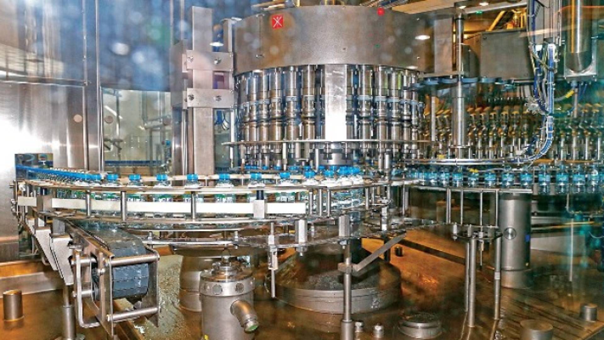 آليات في أحد المصانع الغذائية