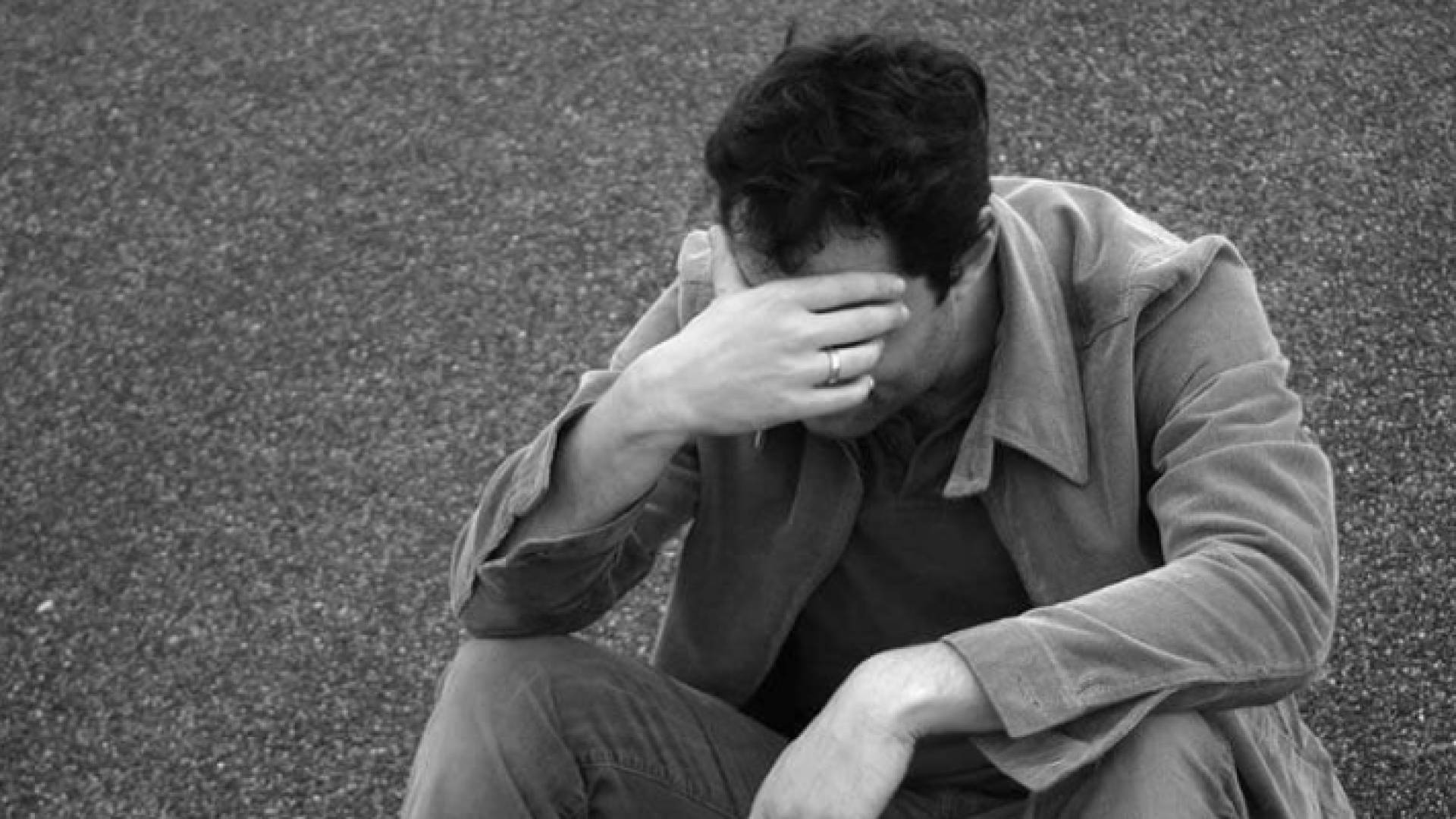 صورة تعبيرية لشخص يبكي