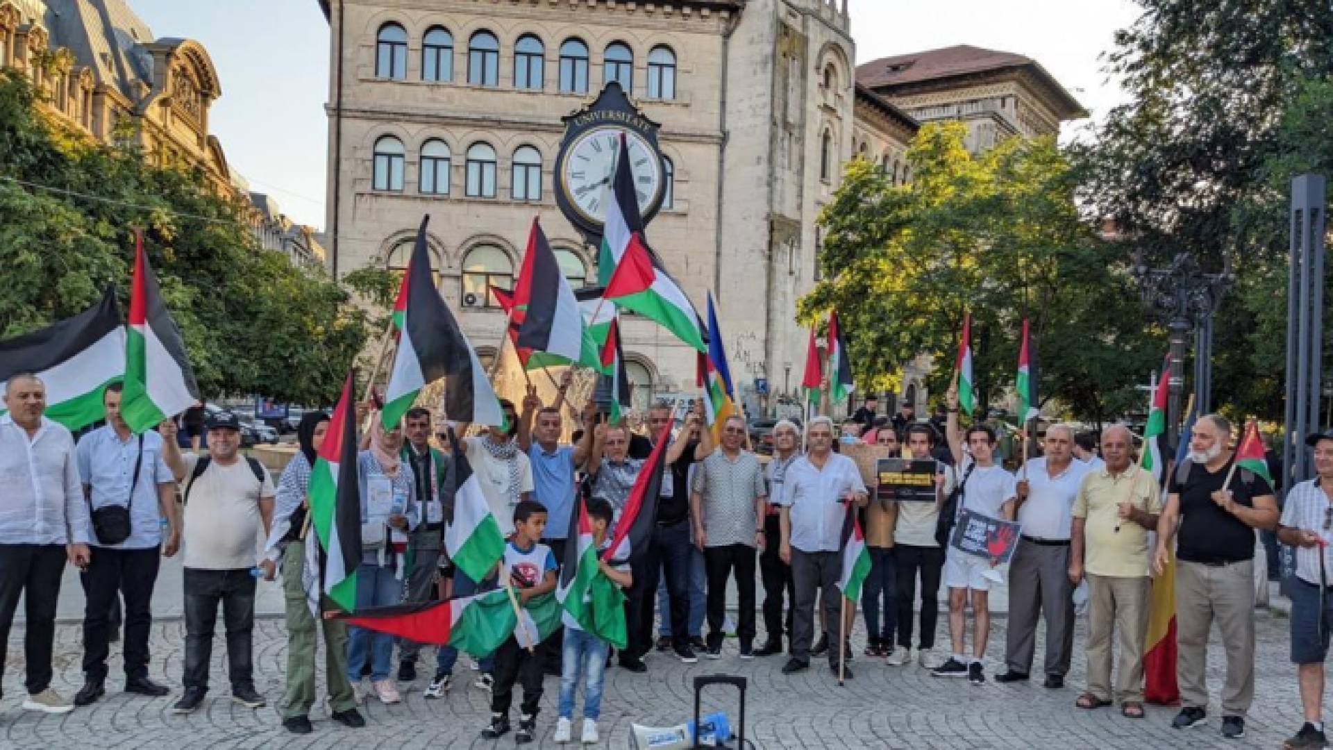 جانب من الوقفة التضامنية في رومانيا