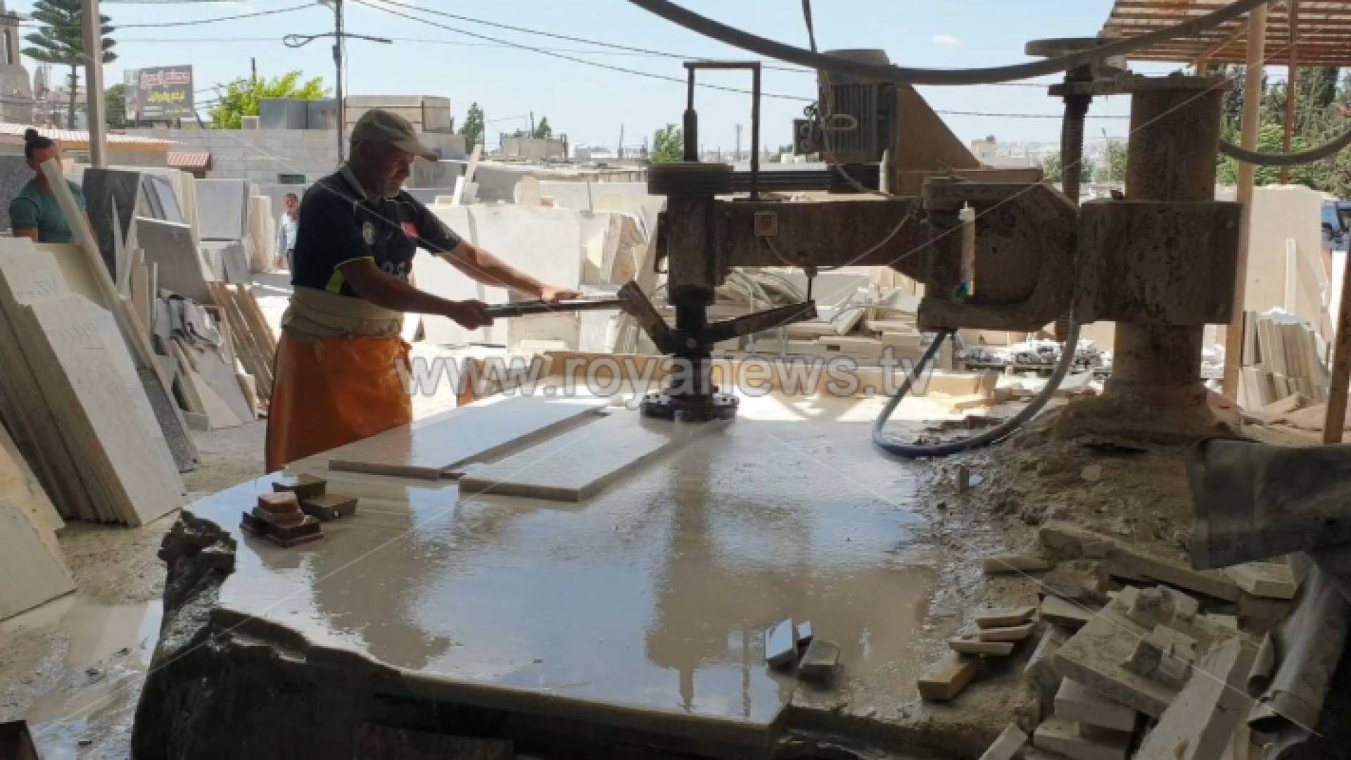 لقطة لعامل في إربد