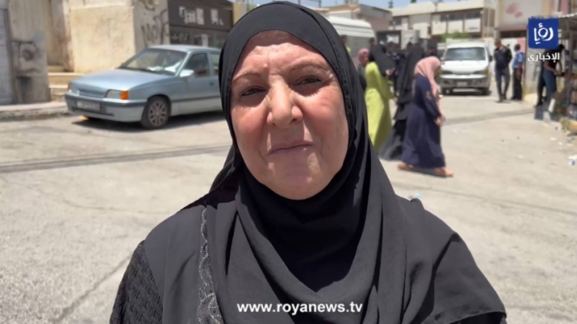 السيدة الطموحة التي تؤدي امتحان التوجيهي