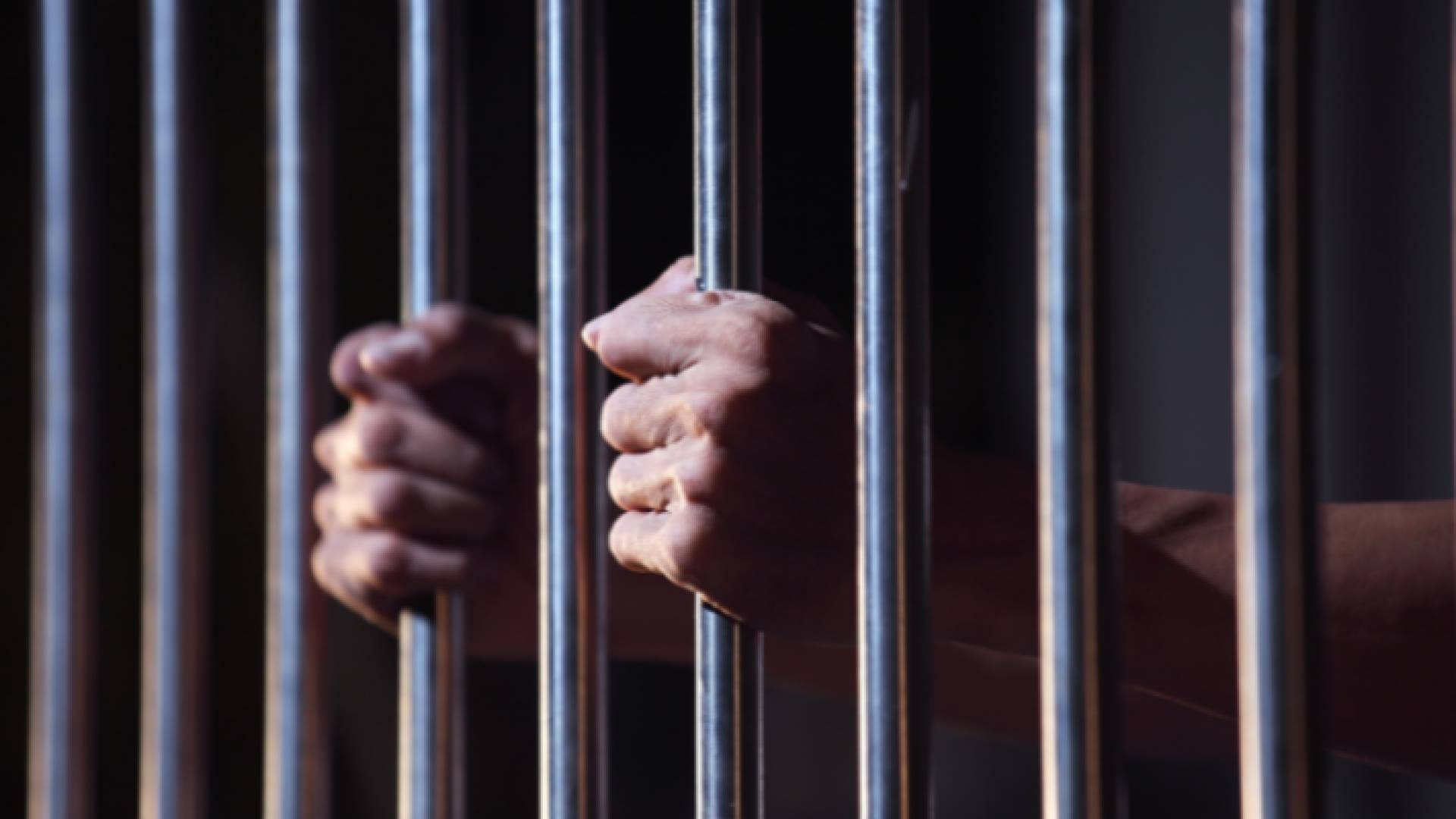 شخص داخل الحبس - تعبيرية