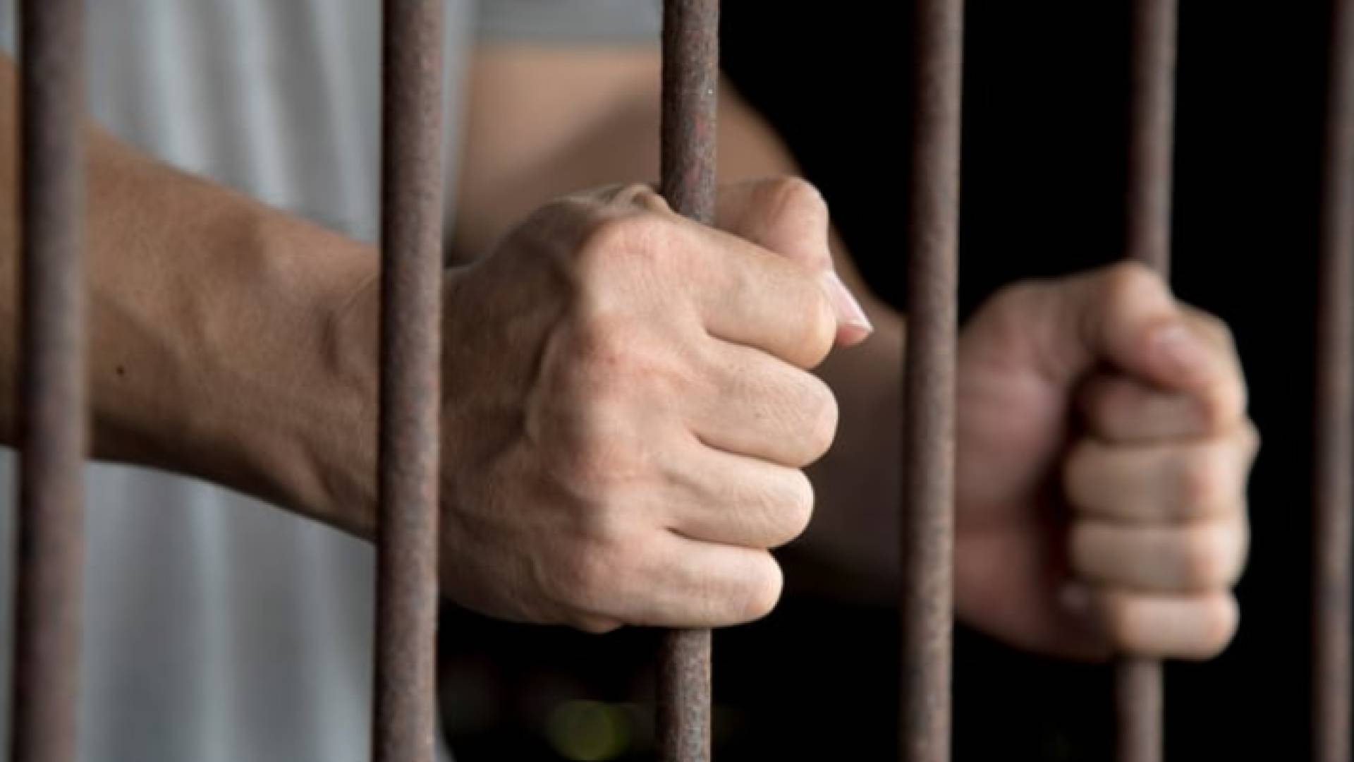 شخص في أحد السجون