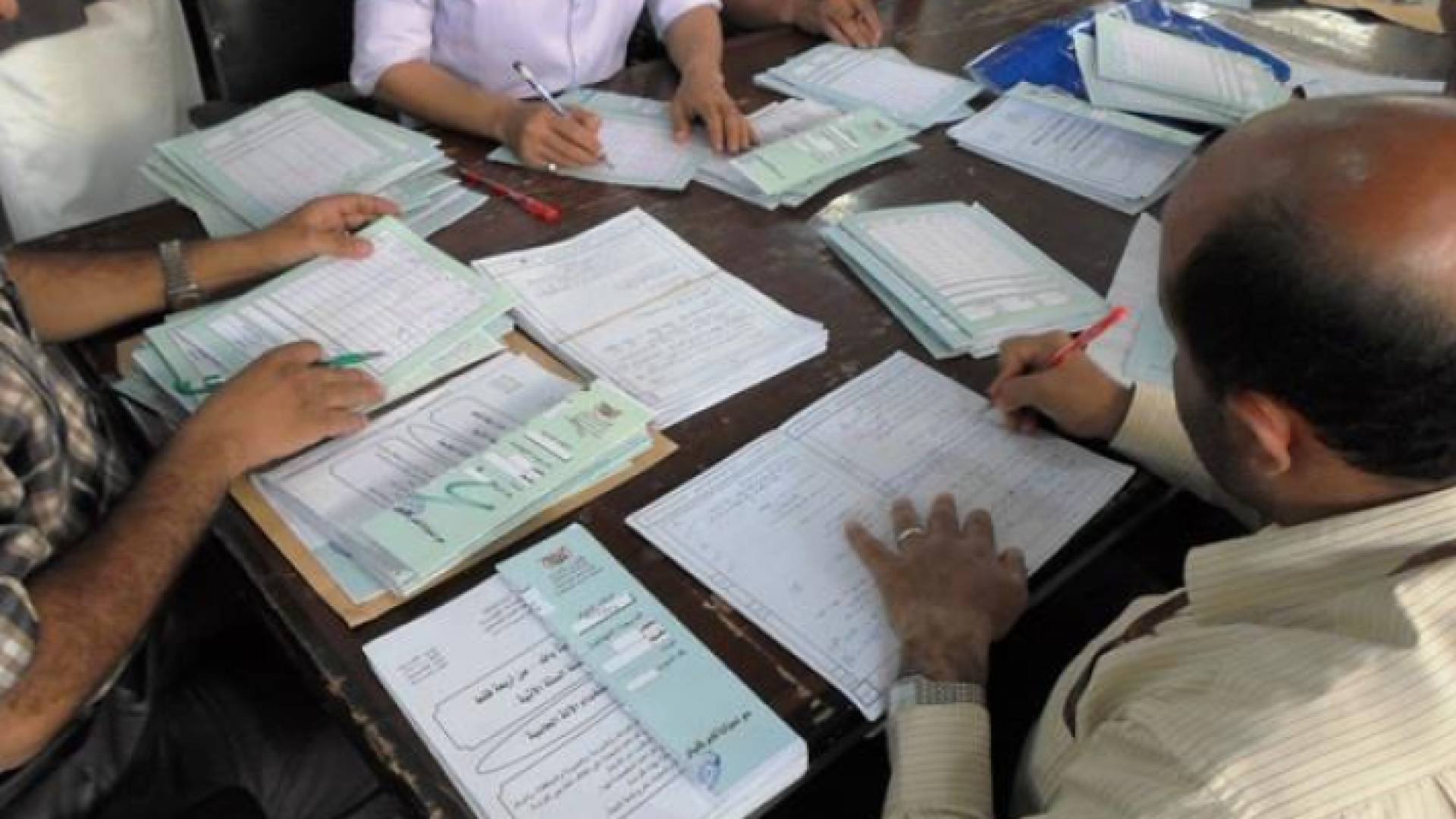 صورة أرشيفية لعملية تصحيح احد امتحانات التوجيهي