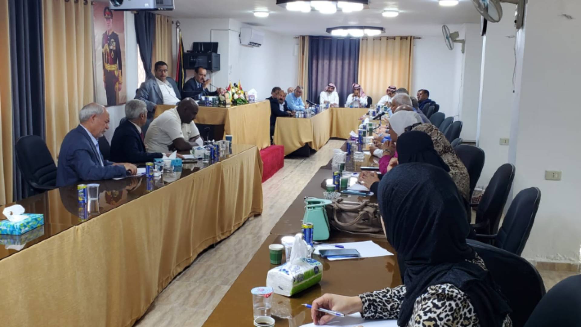 الصورة من الجلسة