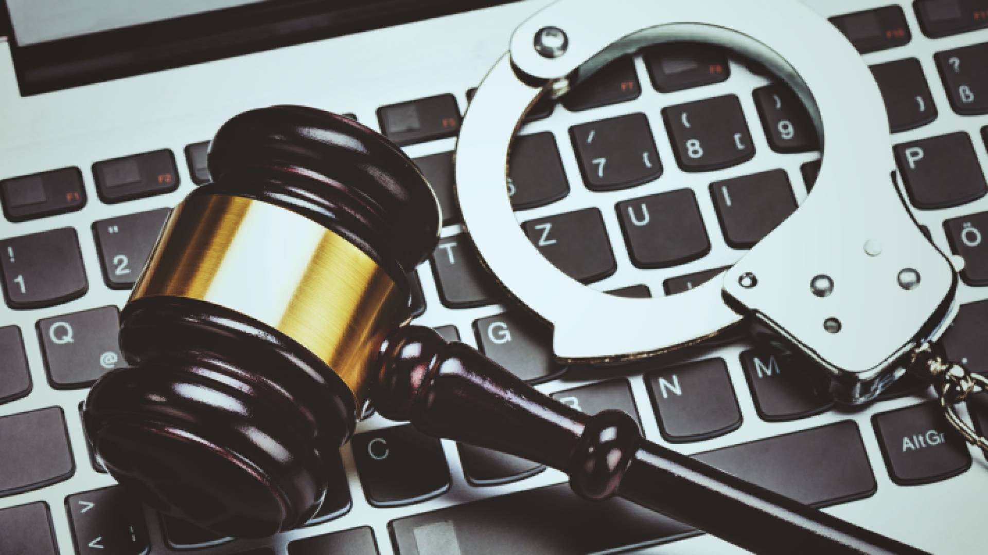 الجرائم الإلكترونية