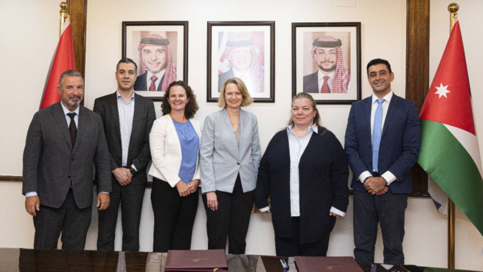 جانب من توقيع الاتفاقية