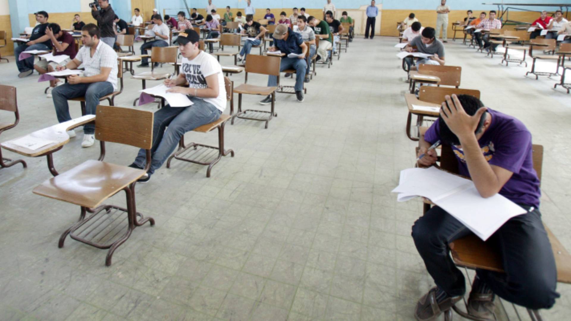 داخل إحدى قاعات امتحان التوجيهي