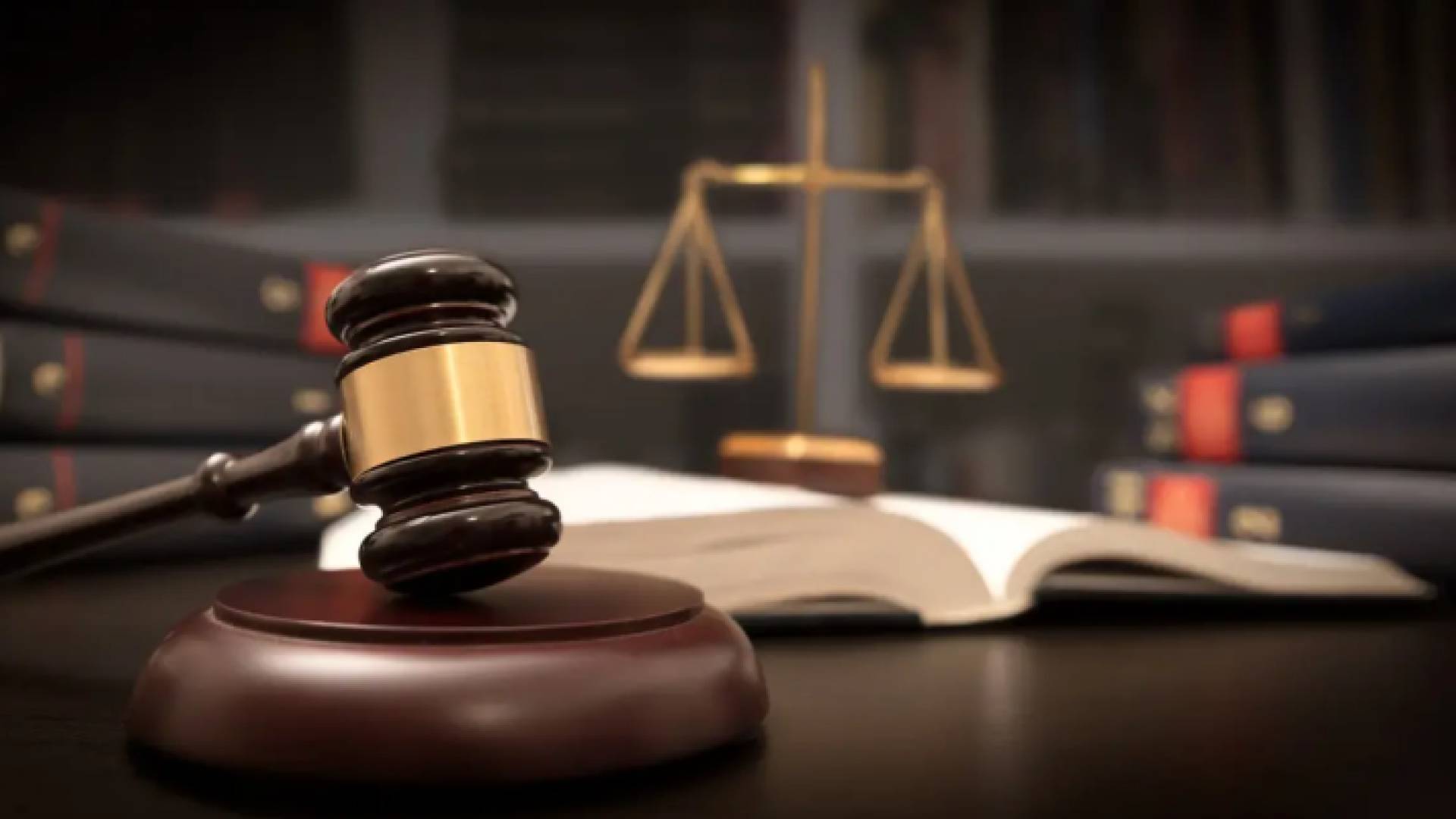 مطرقة قاض وسندان - تعبيرية