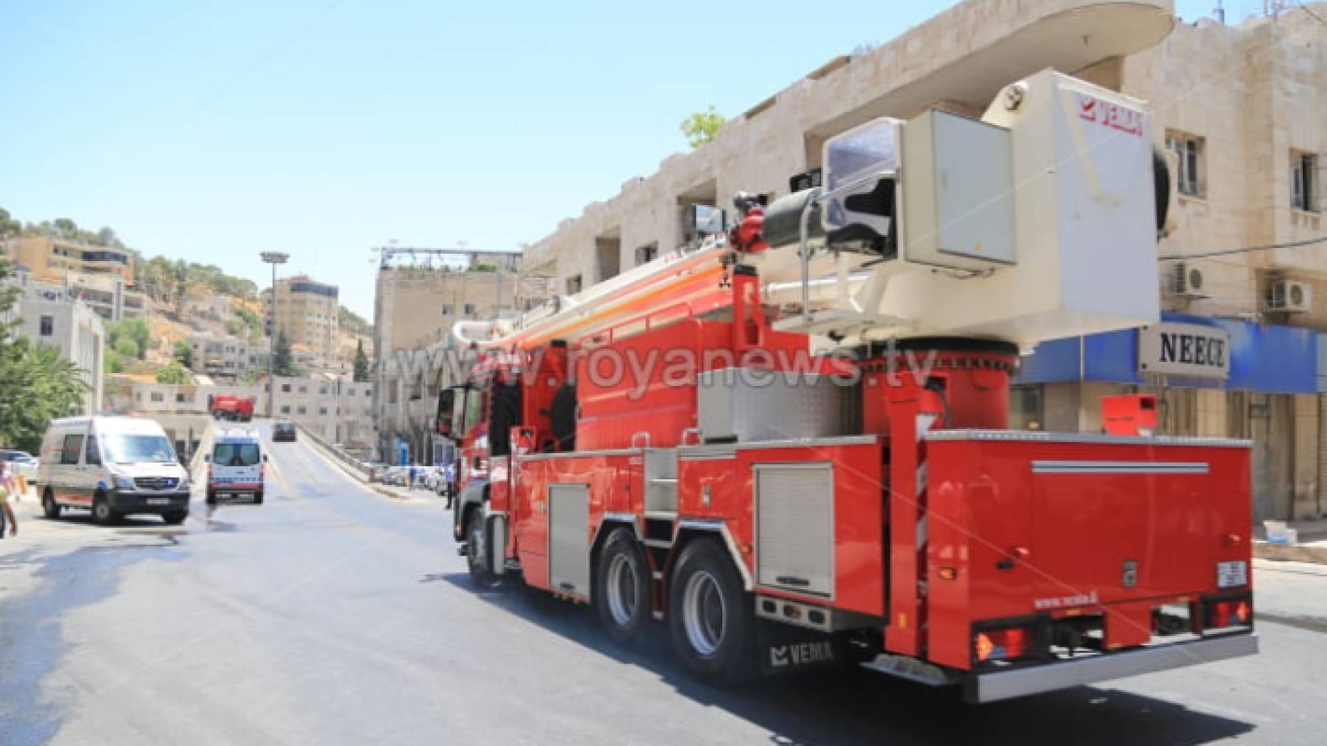 مركبة إطفاء تابعة للدفاع المدني