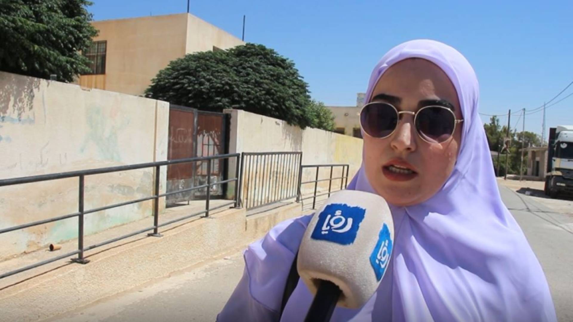 إحدى طالبات الاقتصاد المنزلي