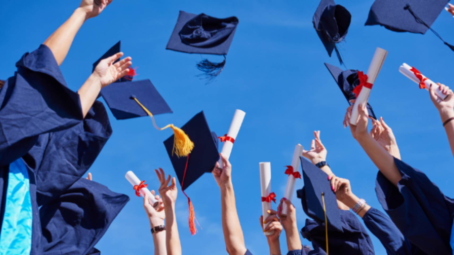 تخرج طلبة - تعبيرية