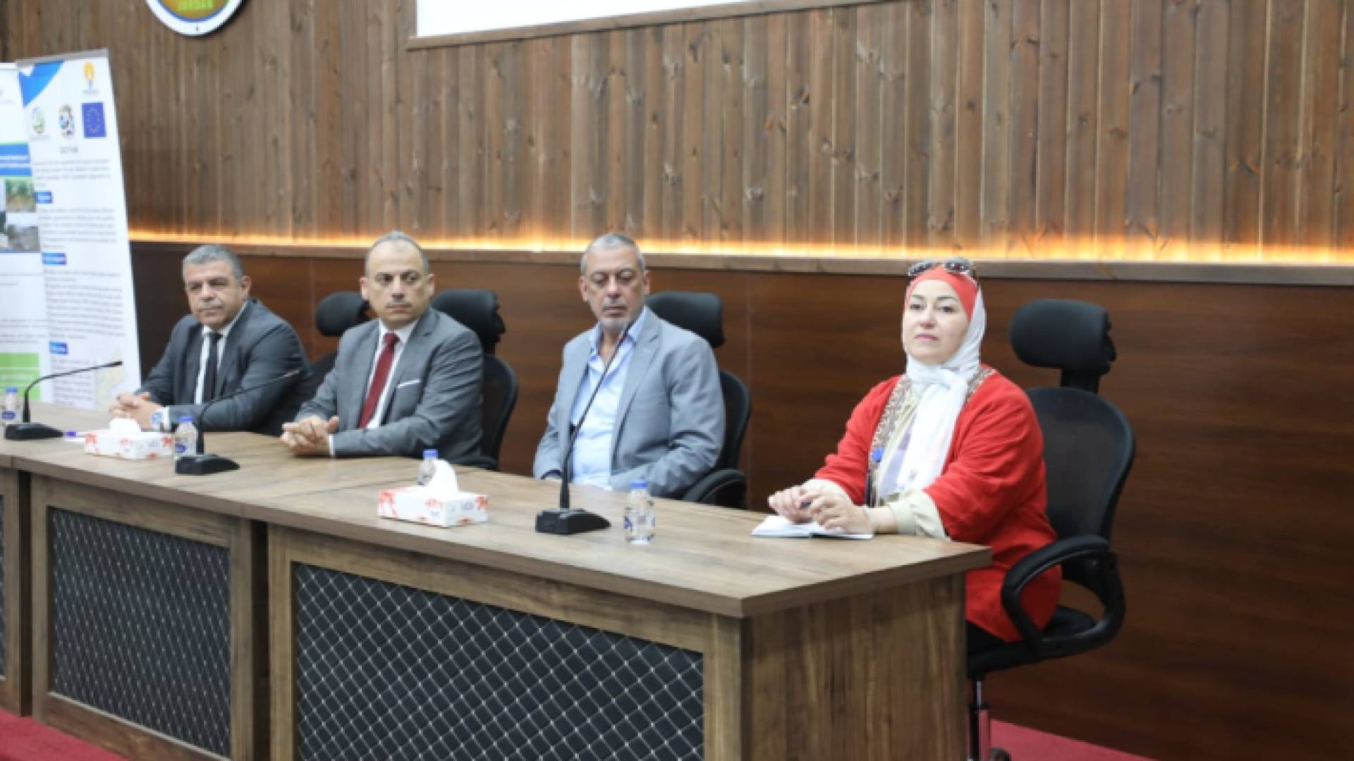 جانب من فعاليات اليوم العلمي لمديرية بحوث المياه والتربة