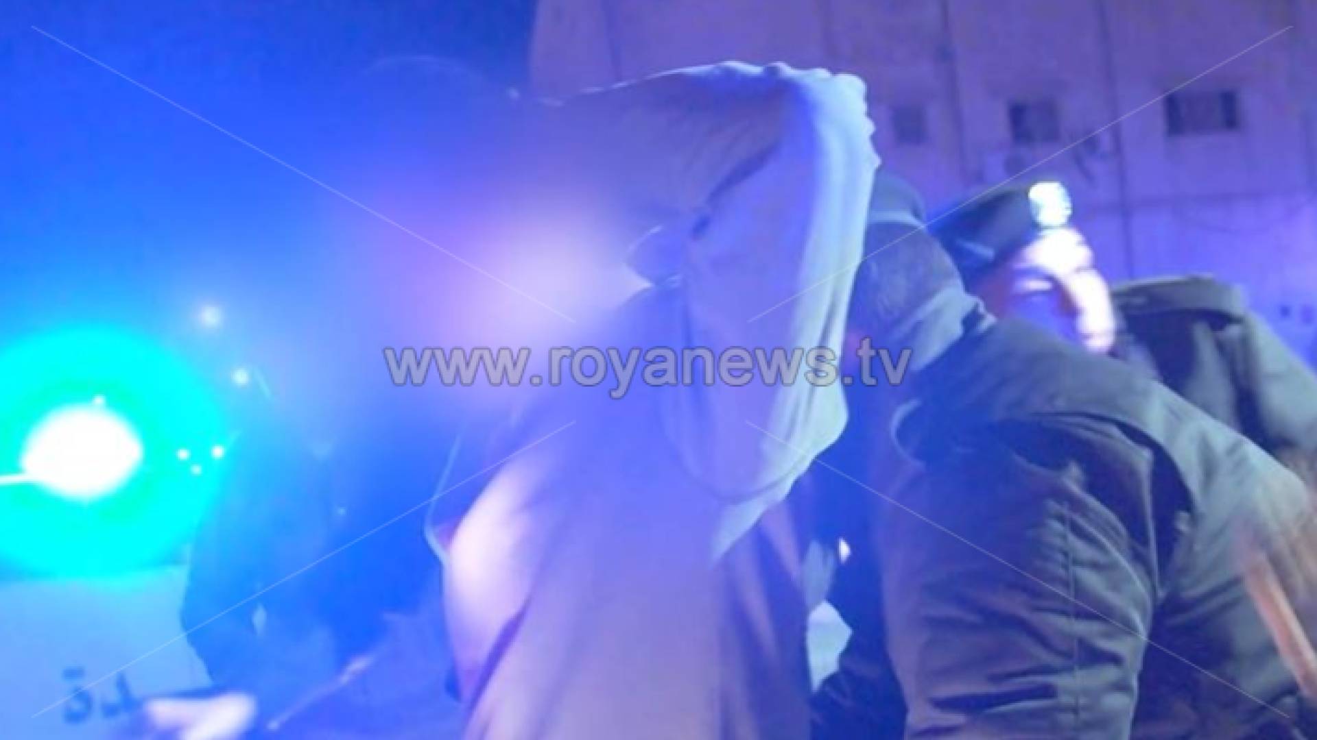 صورة أرشيفية لحظة ضبط على شخص