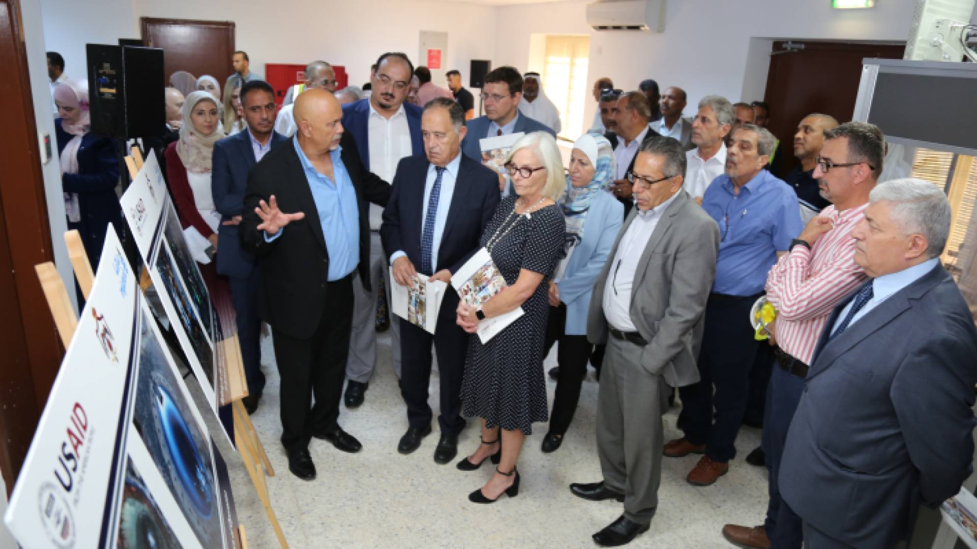 جانب من تدشين مشروع إعادة تأهيل محطات الزارة ماعين