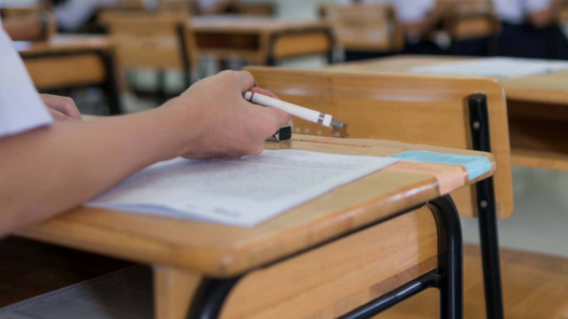 طالب يتقدم لامتحان - تعبيرية