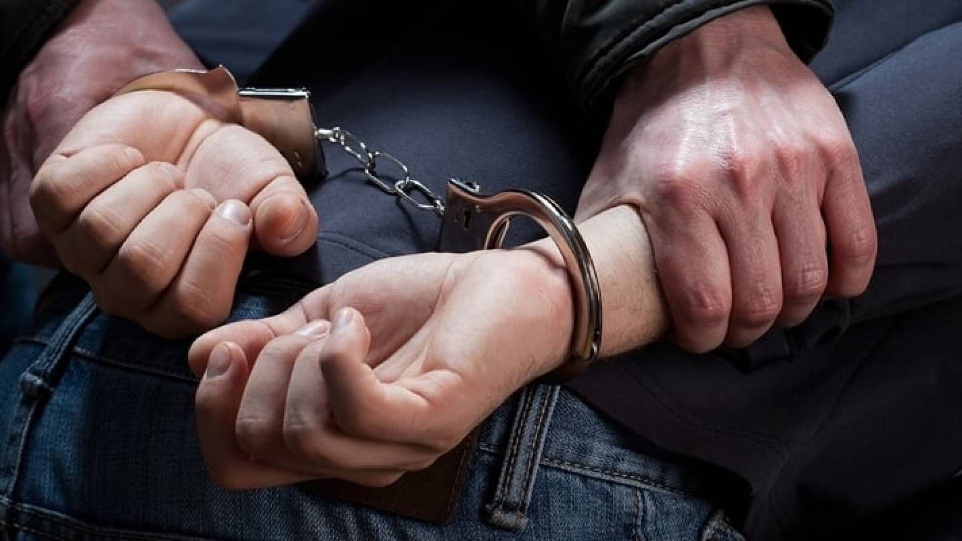 القبض على شخص - صورة تعبيرية