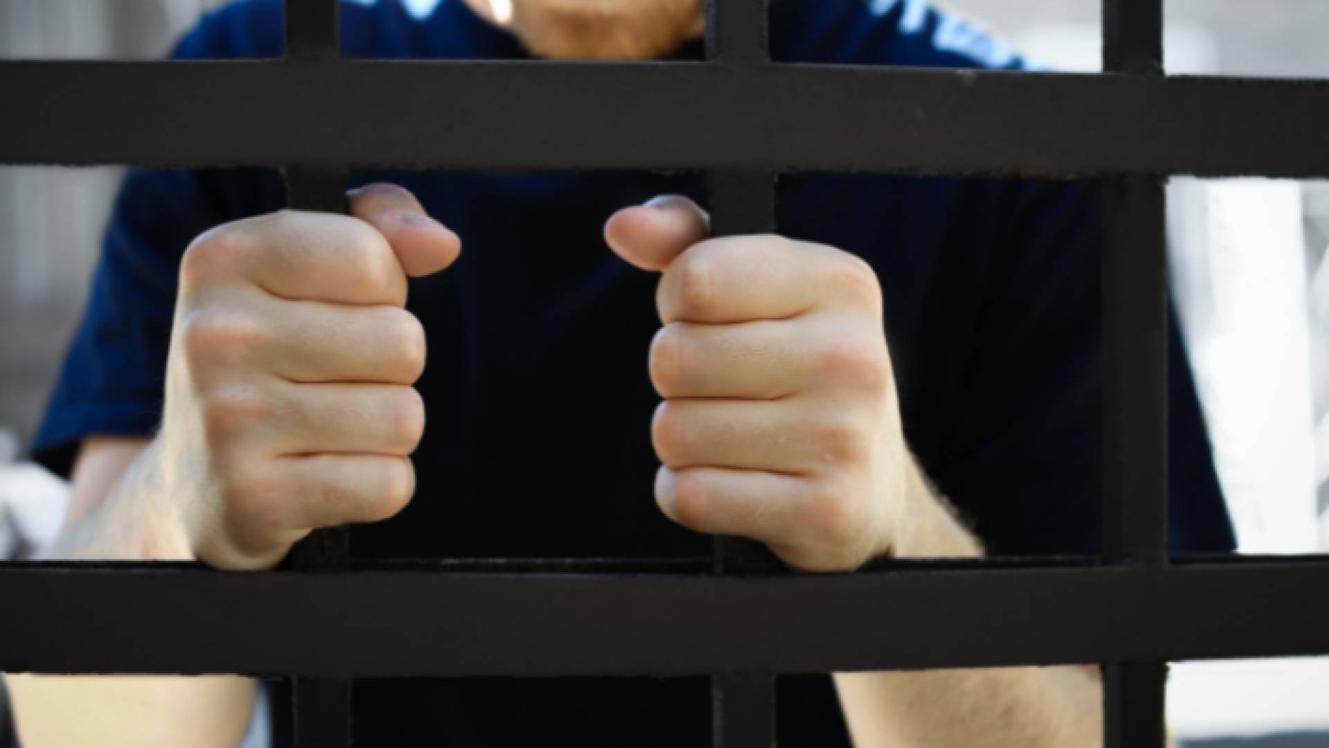 شخص داخل الحبس - تعبيرية