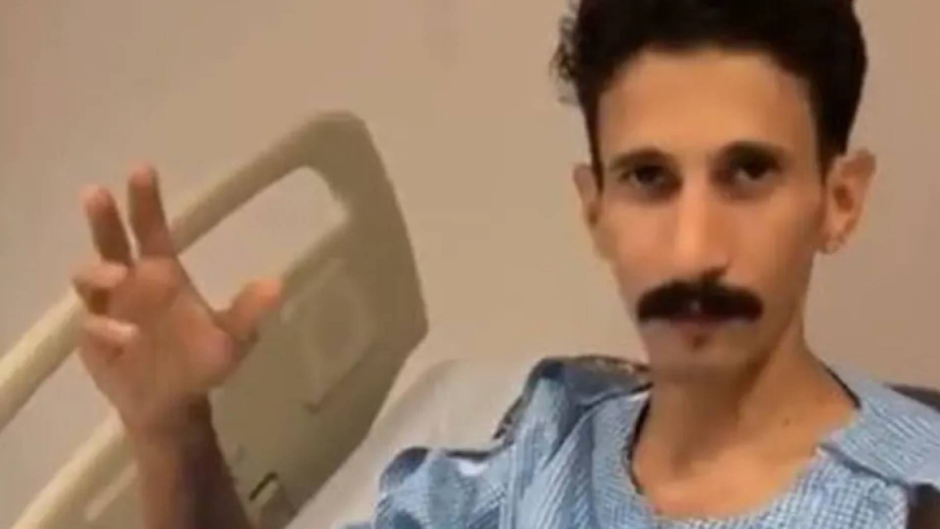 صائد الأفاعي السعودي نايف المالكي