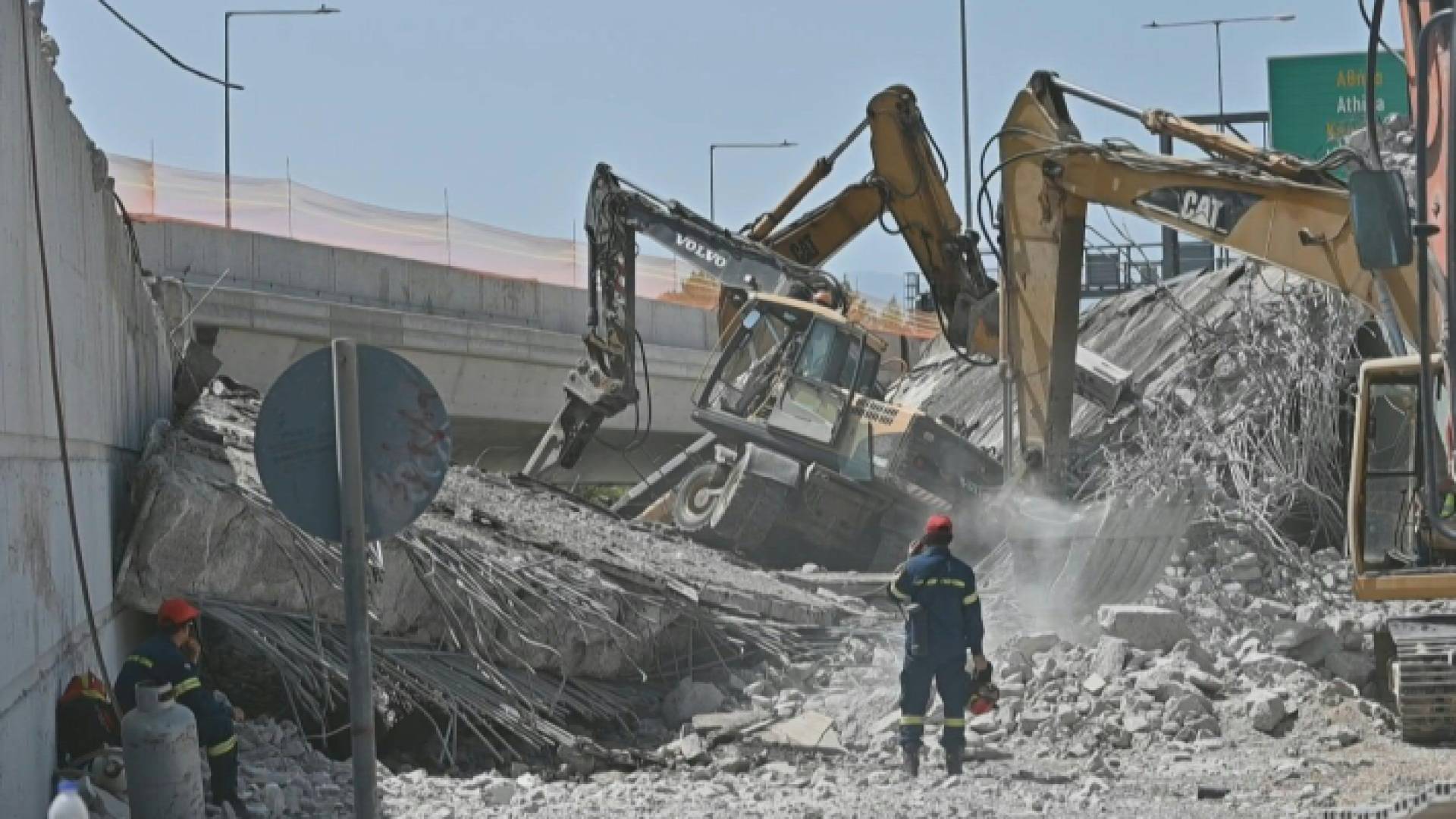 لقطة من انهيار الجسر