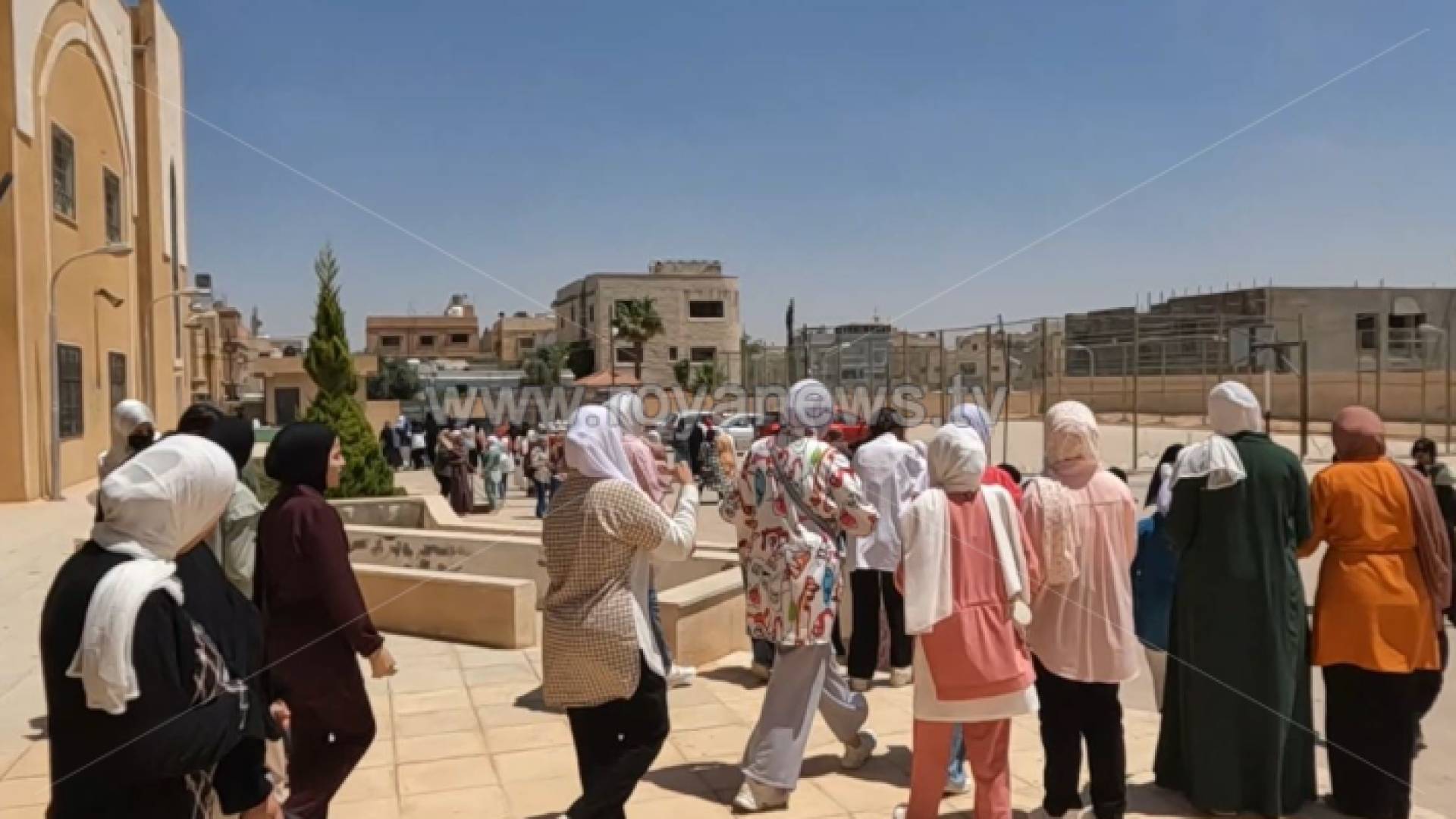 طالبات توجيهي بإحدى المدارس