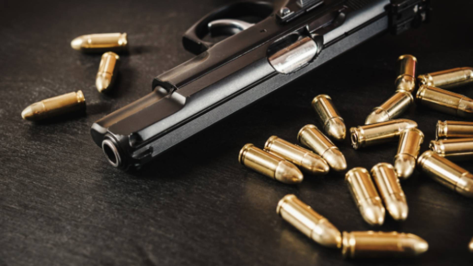 سلاح ناري ورصاص "تعبيرية"