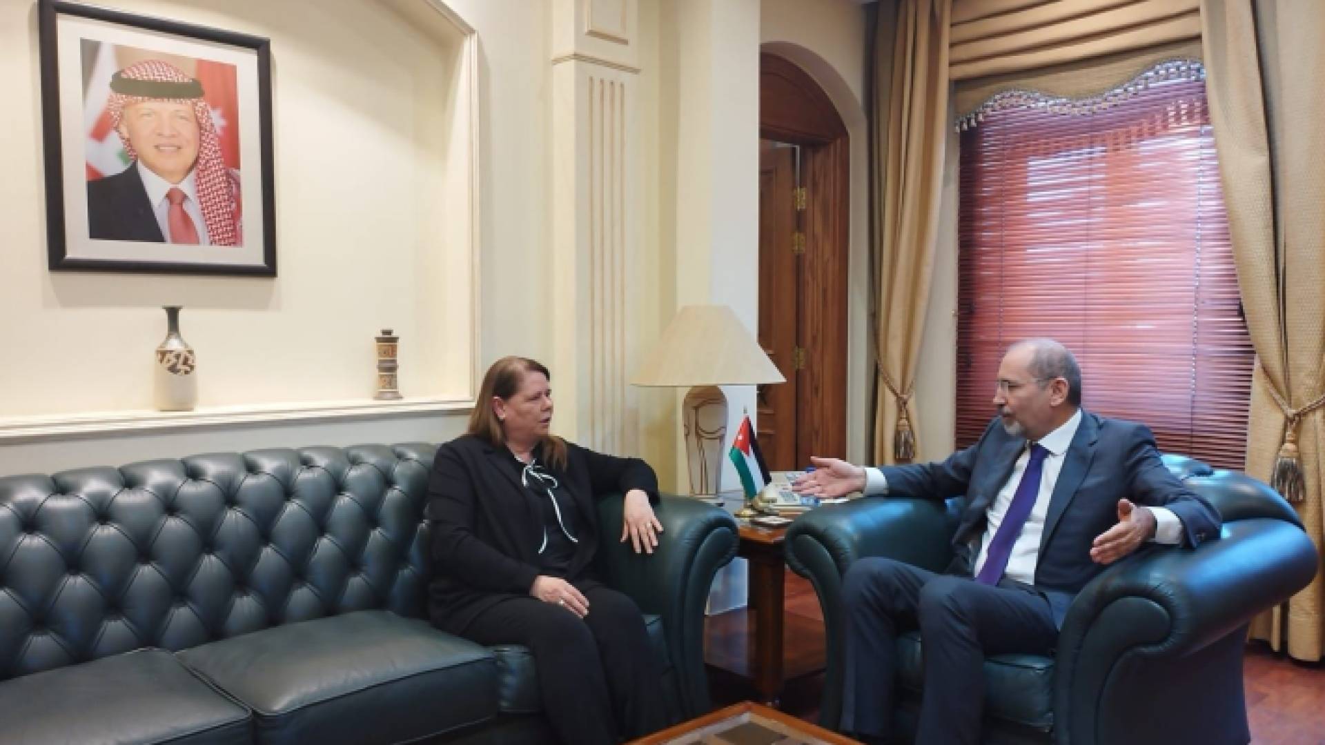 وزير الخارجية أيمن الصفدي وزوجة الأسير الفلسطيني والقيادي في حركة فتح مروان البرغوثي