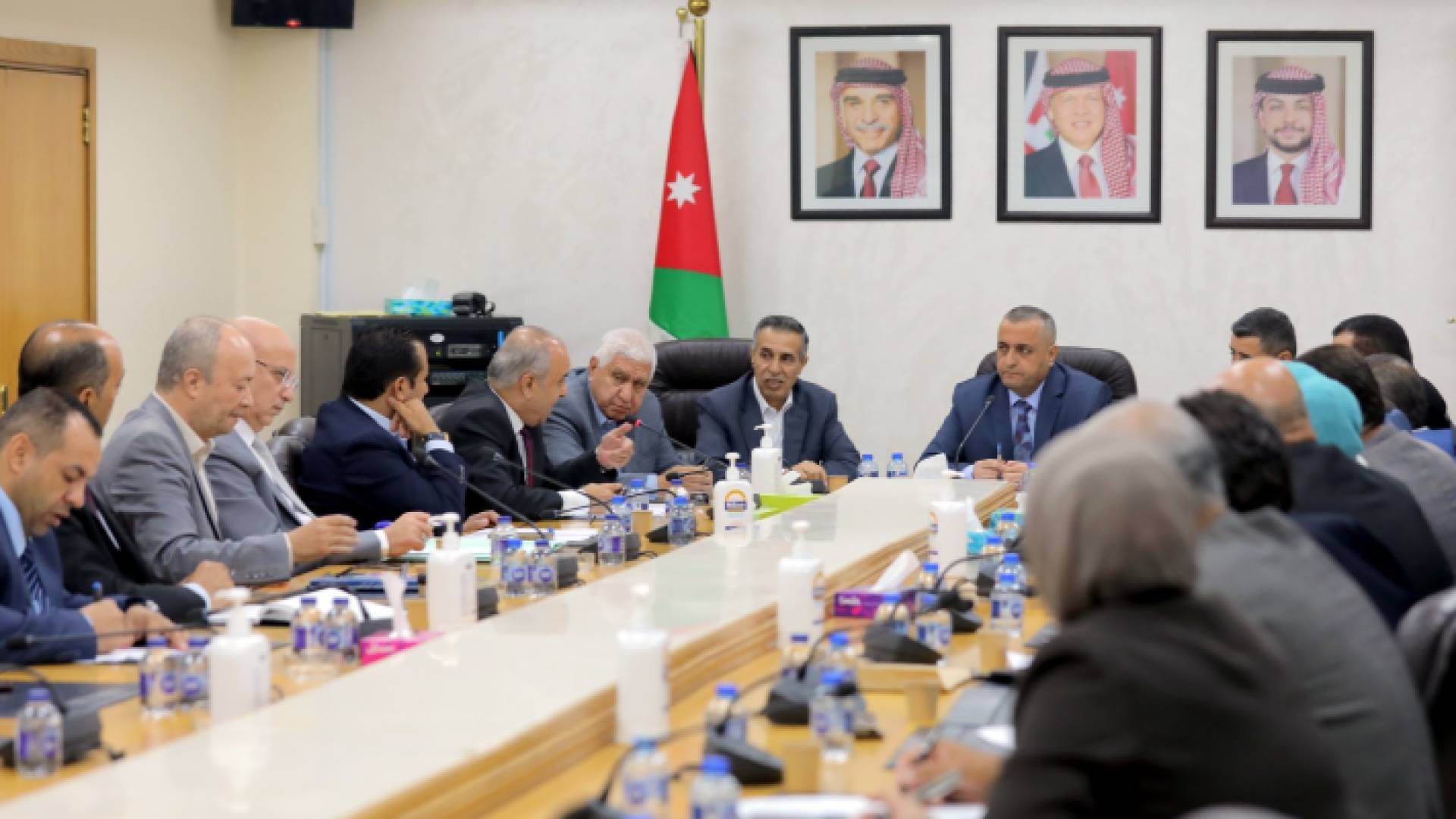 جانب من اجتماع اللجنة