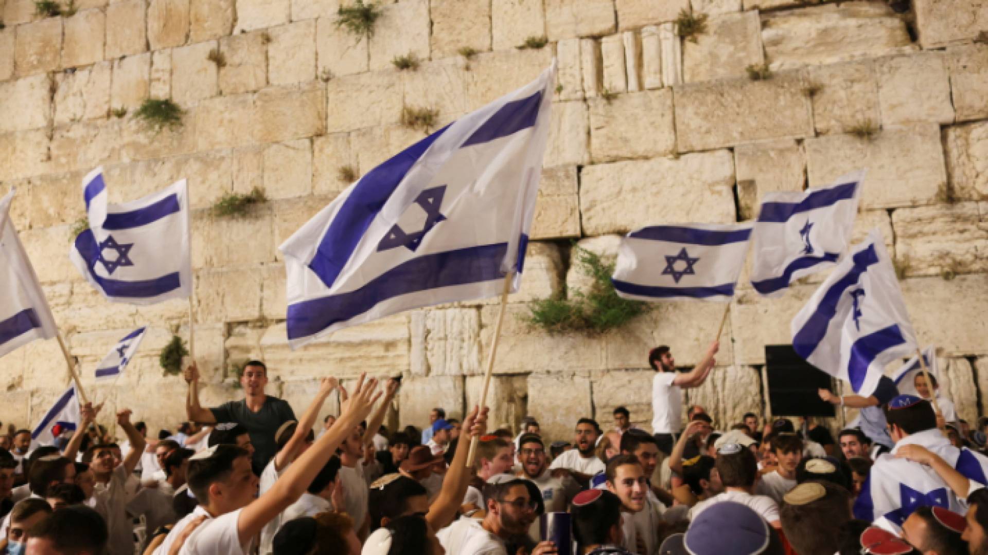 مستوطنون يؤدون رقصات استفزازية - أرشيفية