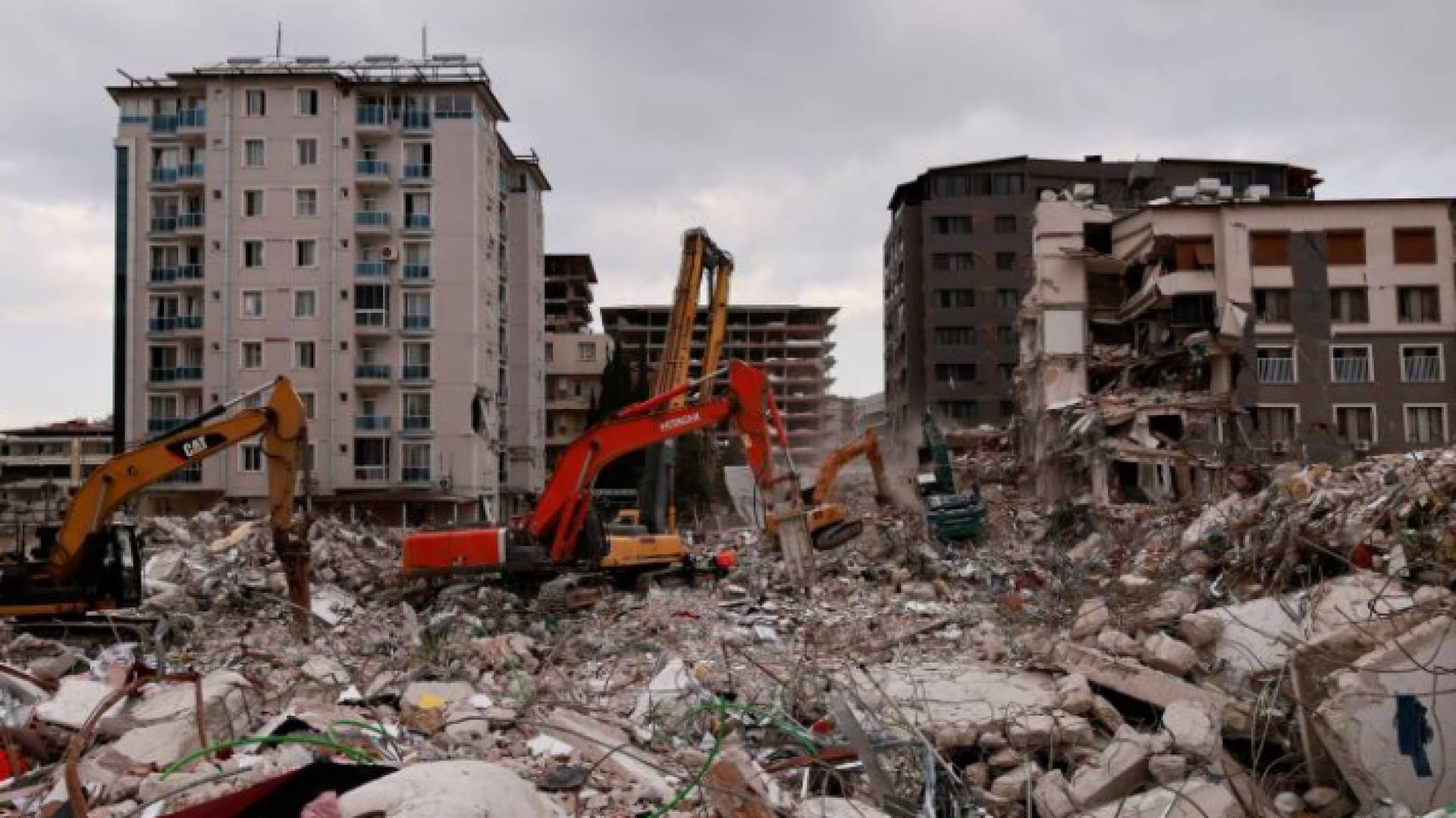 آثار الزلزال المدمر الذي شهدته تركيا