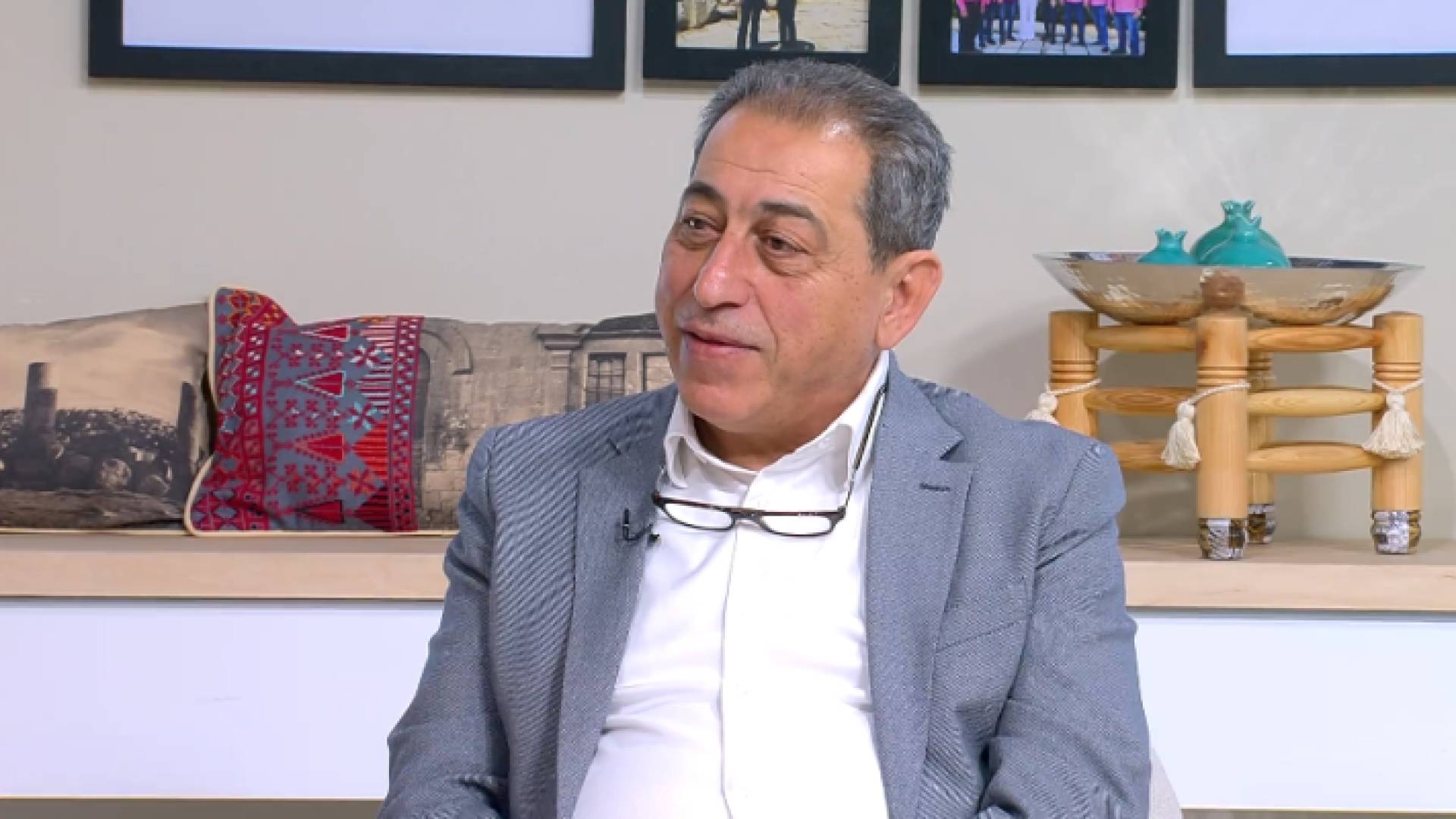 مؤسس وعضو مجلس إدارة مركز وحماية الصحفيين نضال منصور أثناء استضافته في "حلوة يا دنيا"