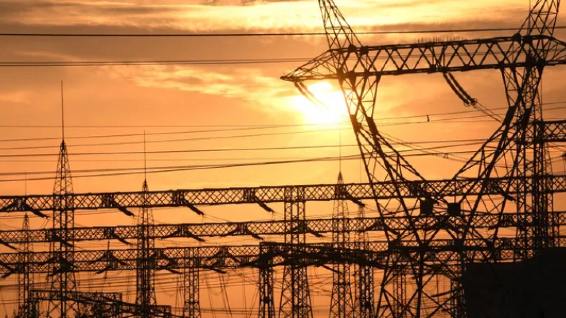 أعمدة كهرباء