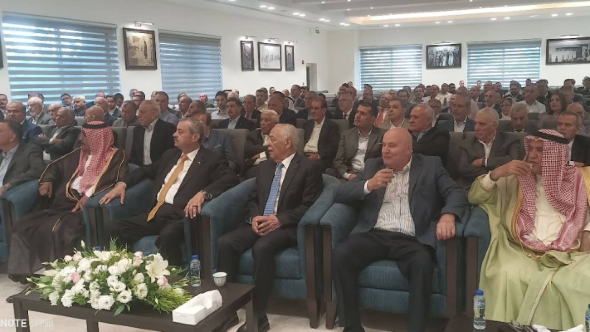 رئيس الديوان الملكي يتوسط الحضور في افتتاح بيت الكرك