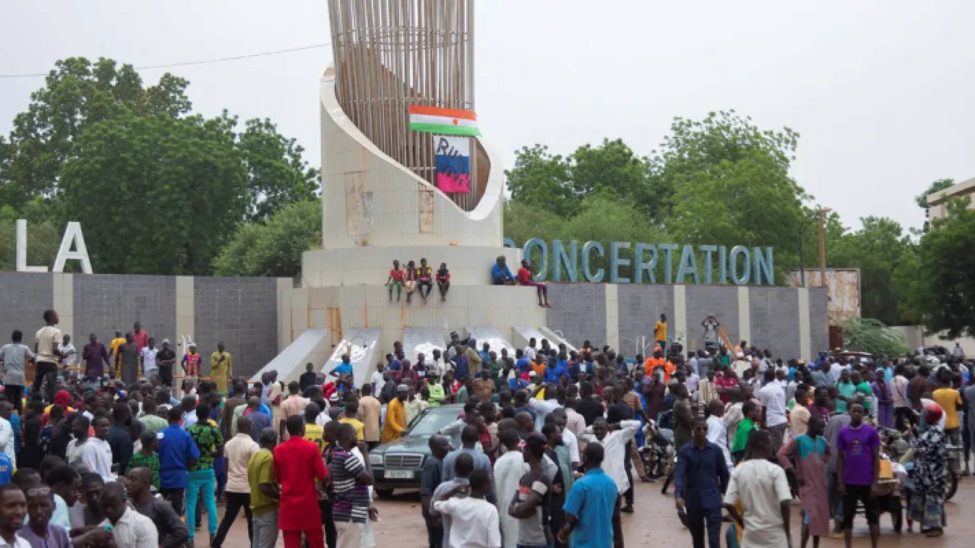 مظاهرة مؤيدة للانقلابيين في نيامي عاصمة النيجر