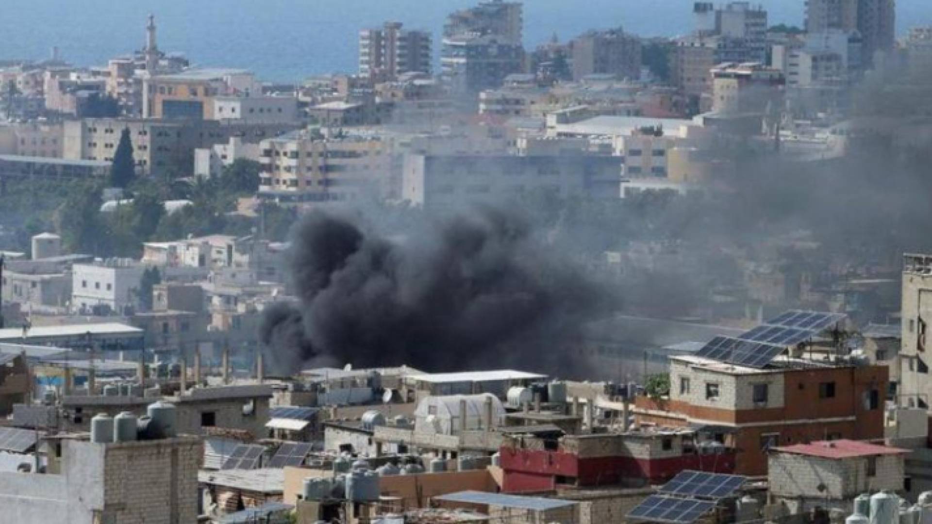 أعمدة دخات تتصاعد إثر اشتباكات في عين الحلوة
