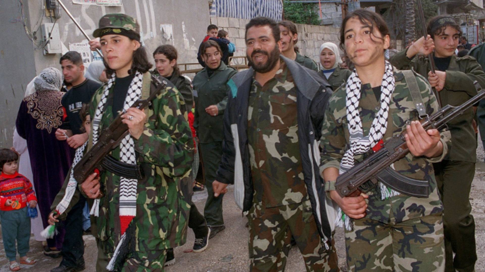 مسلحون في مخيم عين الحلوة