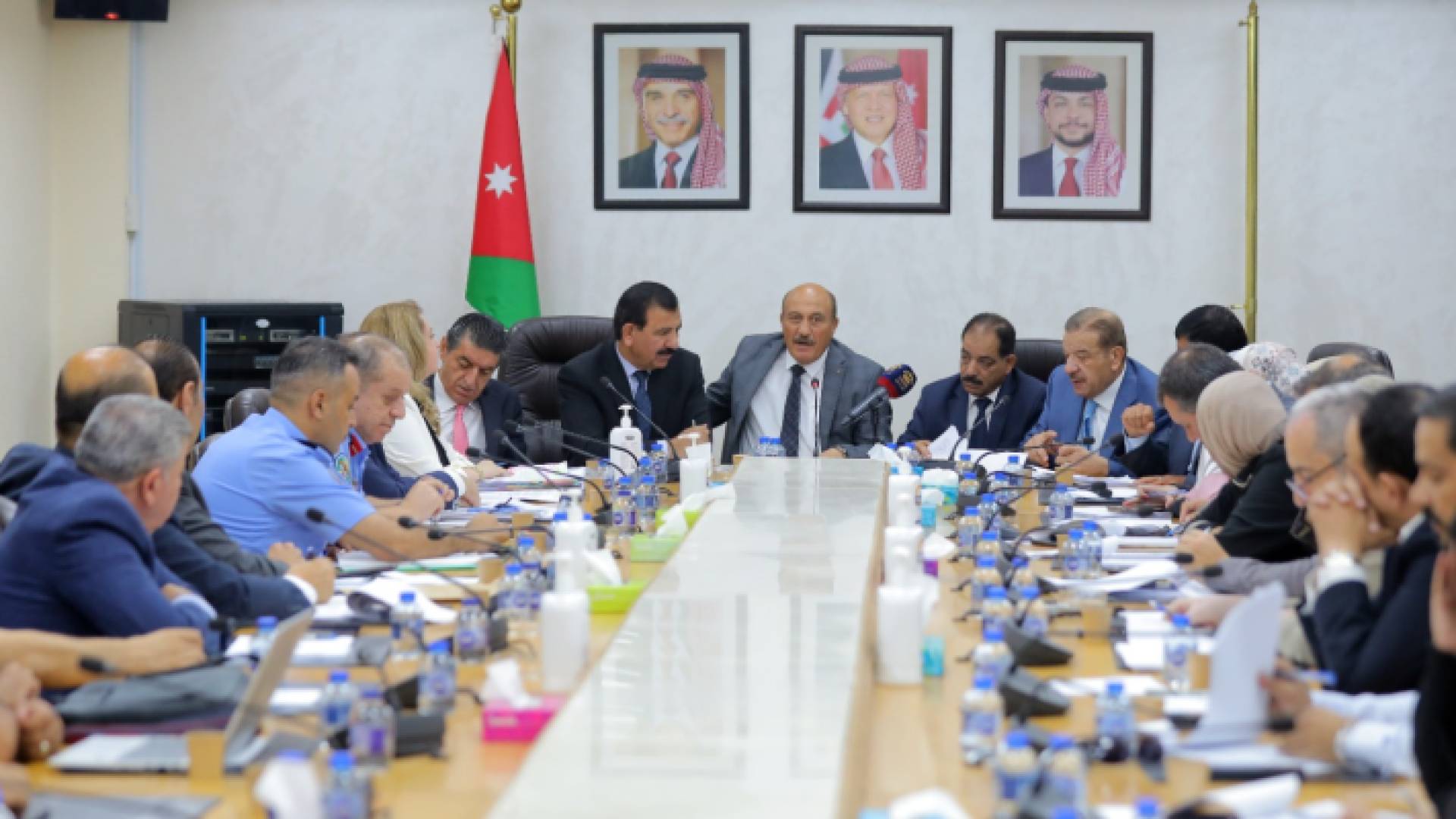 اللجنة القانونية النيابية