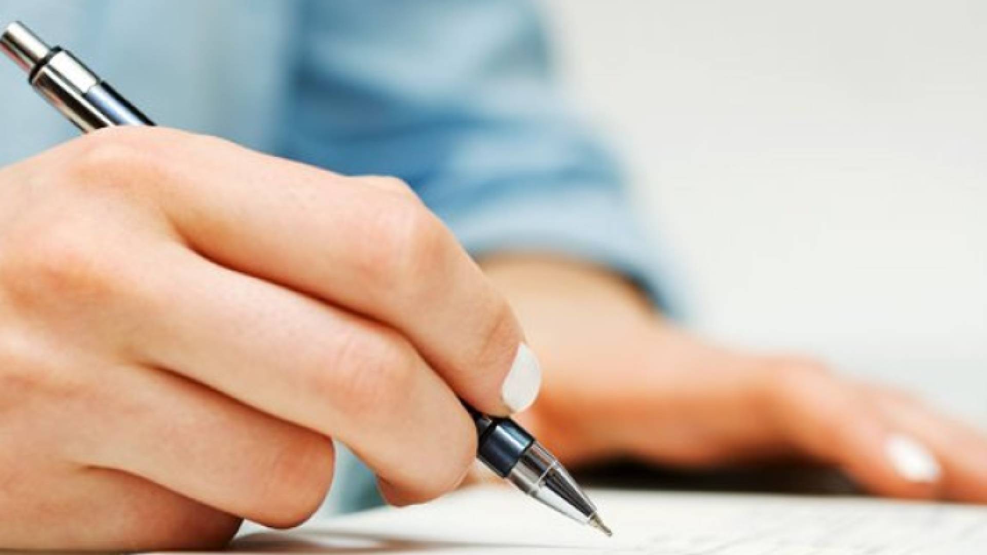 صورة تعبيرية لتصحيح ورقة امتحان