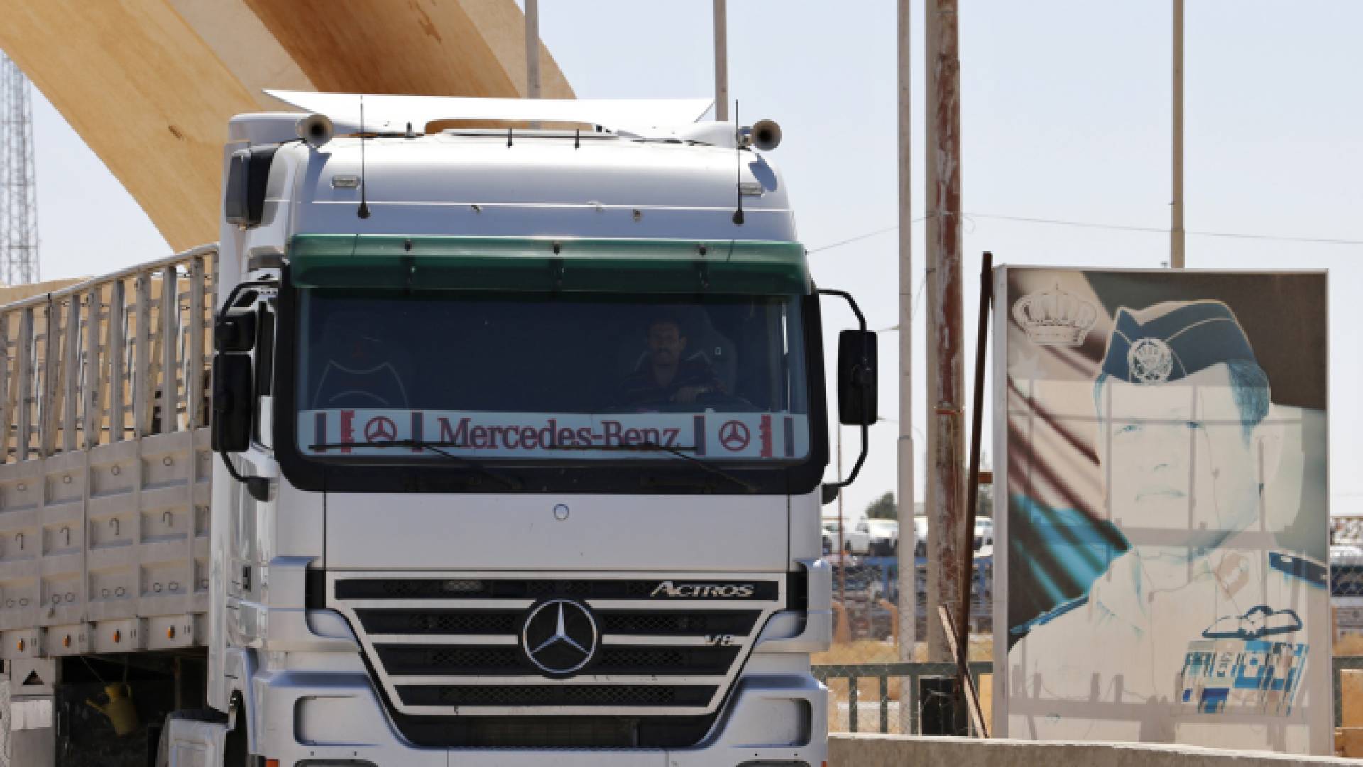 شاحنة عبر الحدود الأردن