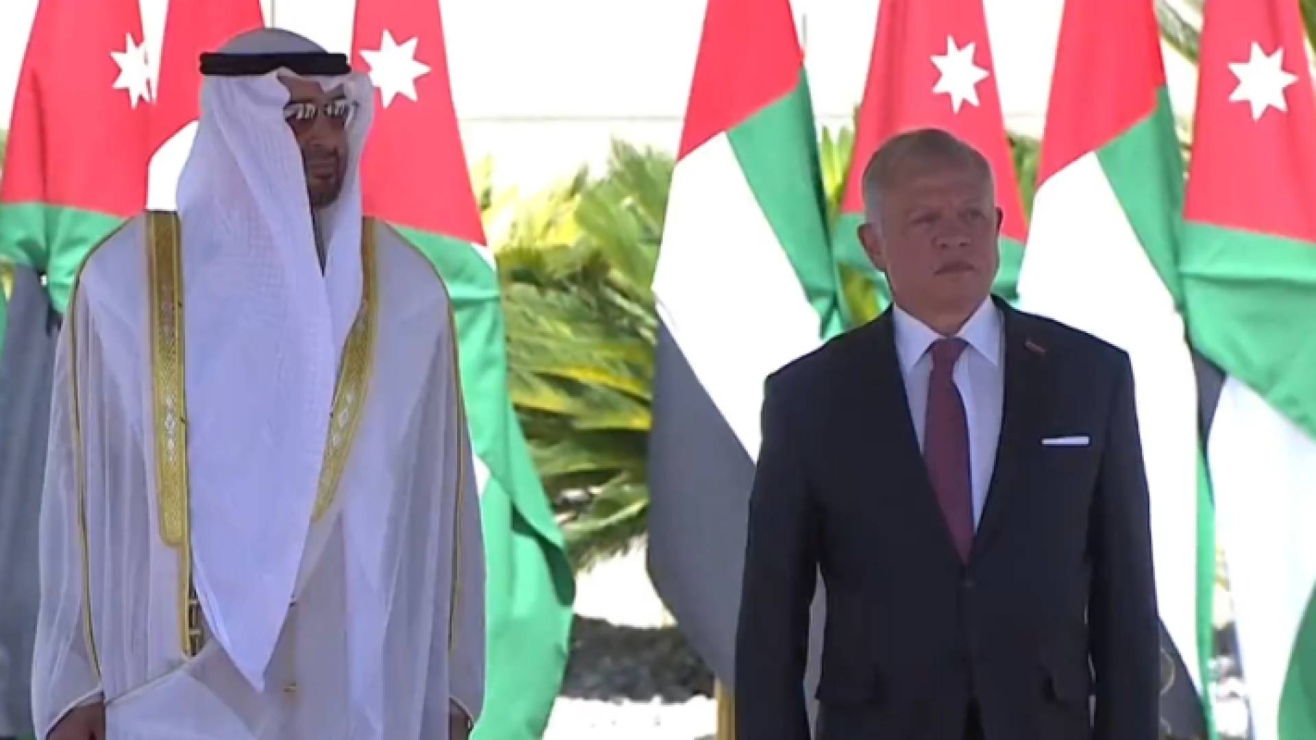 الملك أثناء استقبال رئيس دولة الإمارات الشيخ محمد بن زايد