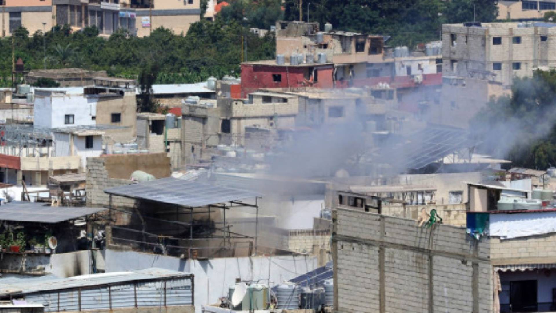 أعمدة دخان في اشتباكات في مخيم عين الحلوة