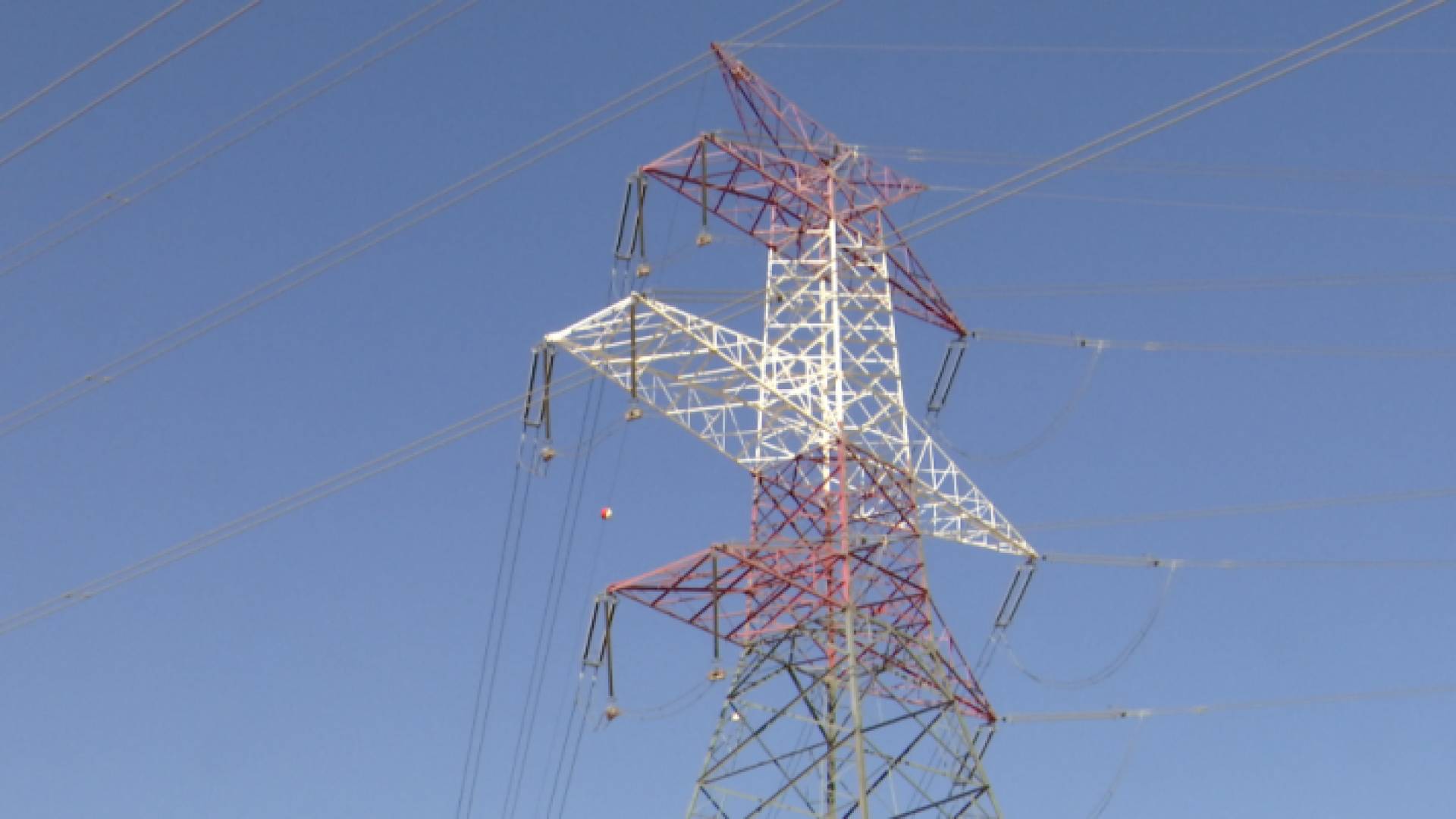 عمود كهرباء ضغط عالي