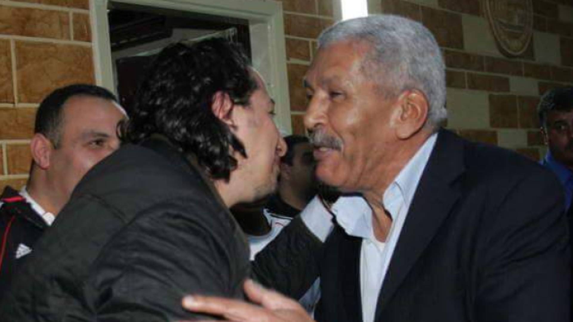 الراحل رفقة المدرب الوطني عبد الله أبو زمع