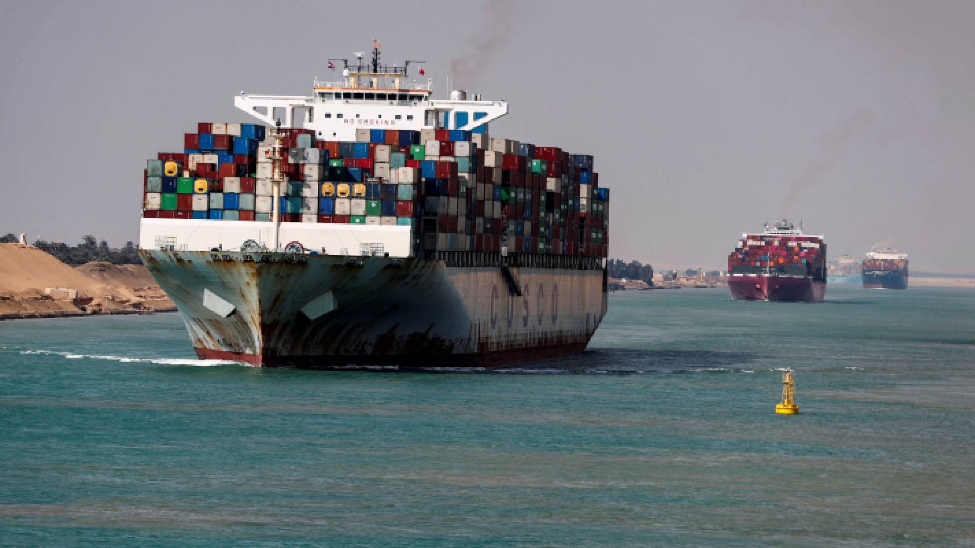 مركبة في قناة السويس